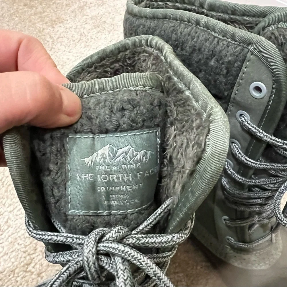 The North Face Women Shellista II Dachund Green Mid Winter Boots Size 5.5,